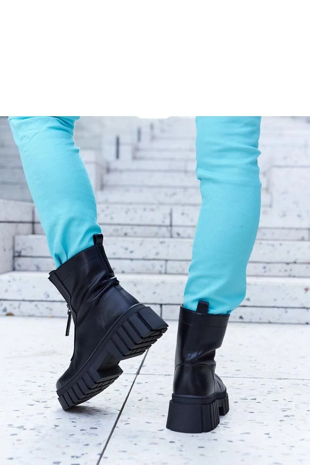 Black lined ankle boots with a zip