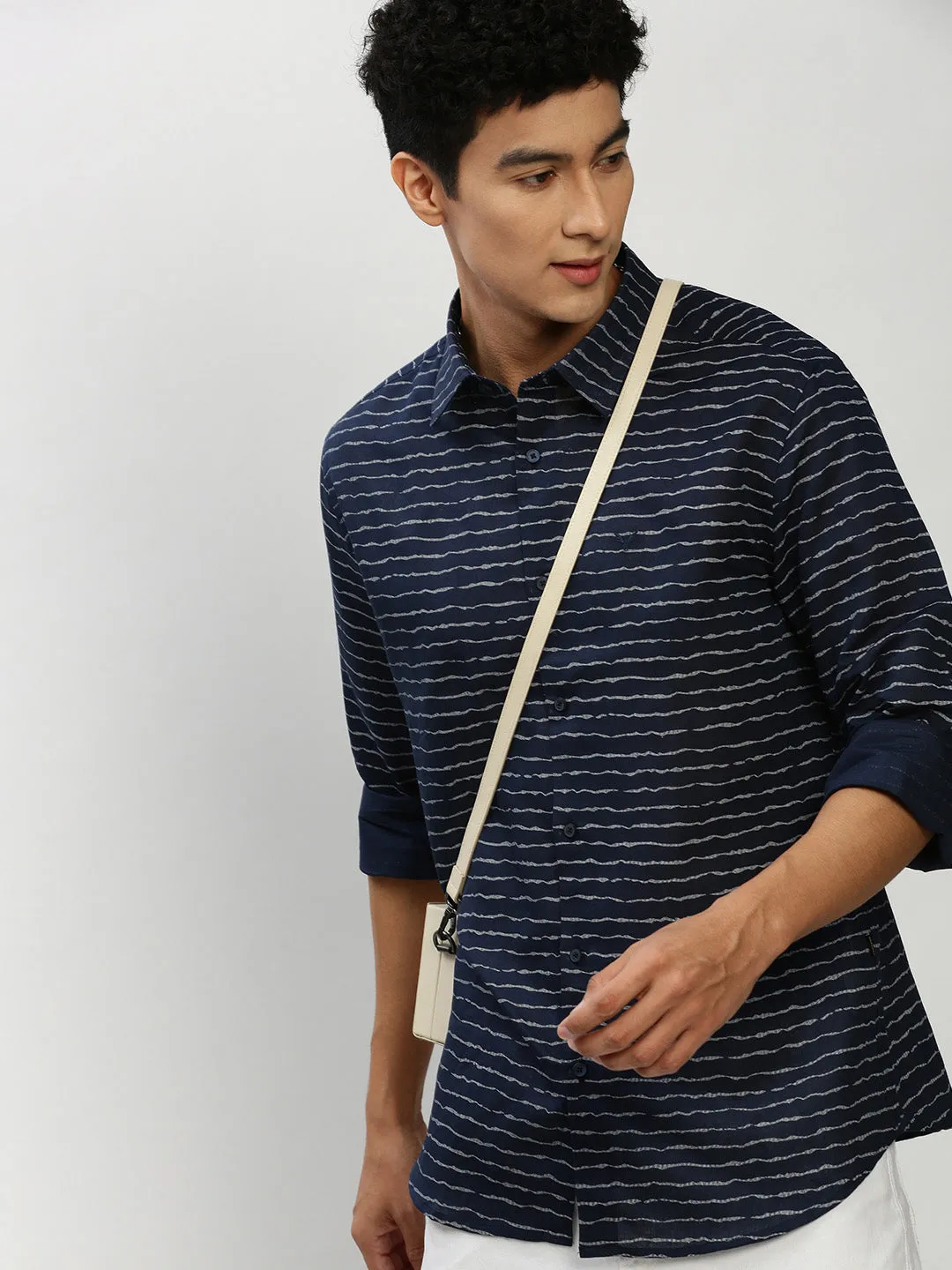 Men Navy Blue Smart Slim Fit Horizontal Striped Cotton Casual Shirt