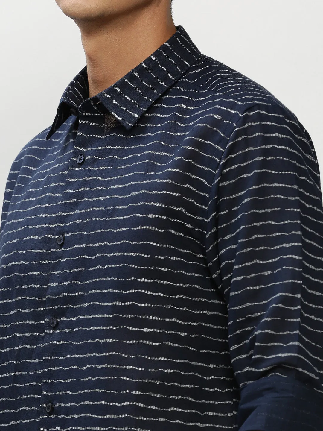Men Navy Blue Smart Slim Fit Horizontal Striped Cotton Casual Shirt