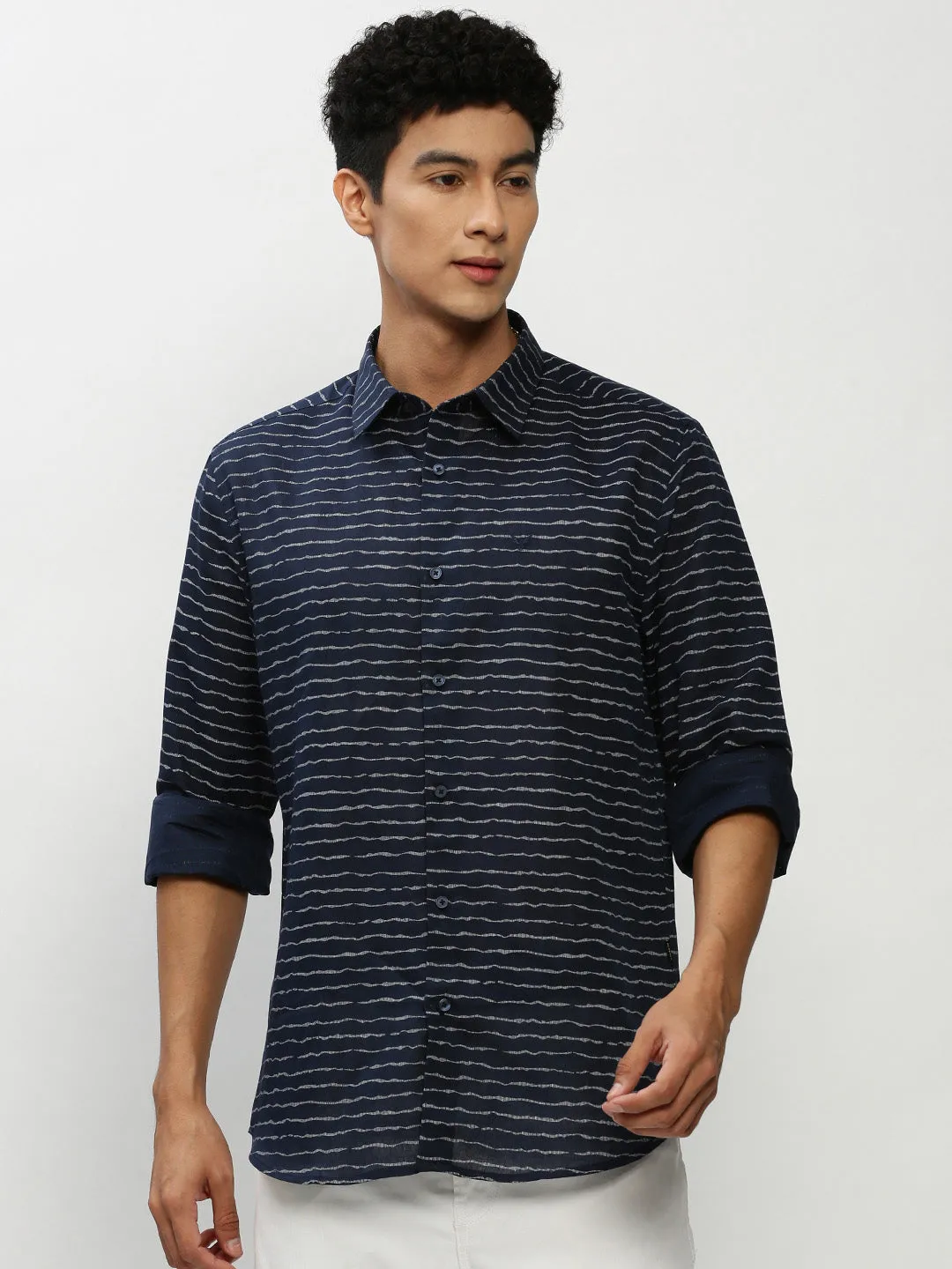 Men Navy Blue Smart Slim Fit Horizontal Striped Cotton Casual Shirt