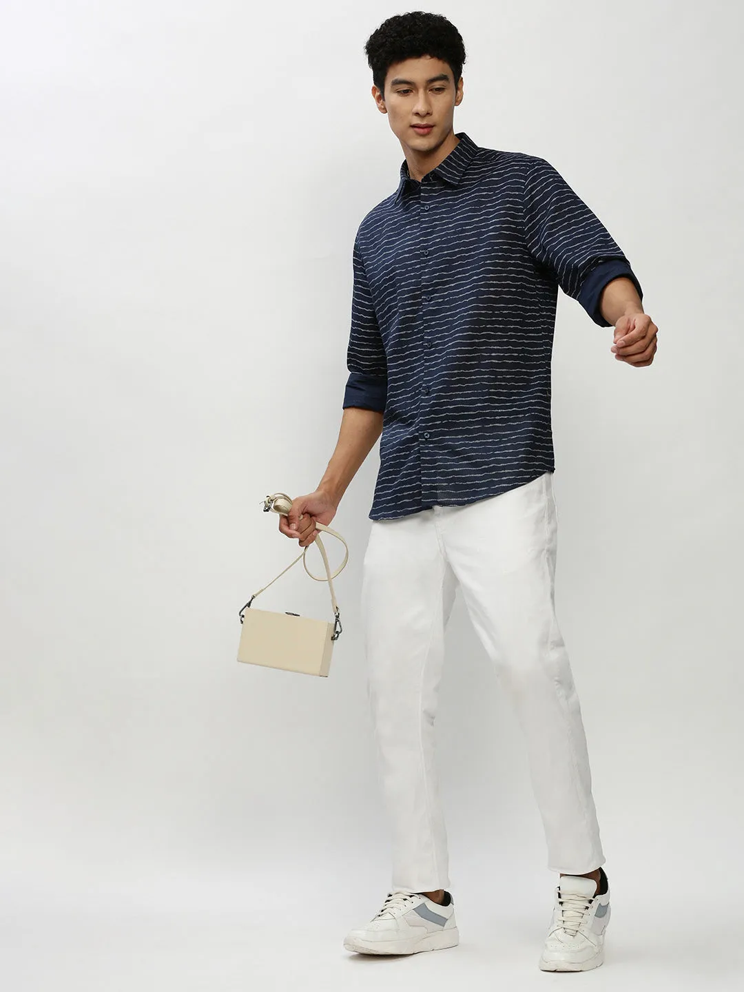 Men Navy Blue Smart Slim Fit Horizontal Striped Cotton Casual Shirt